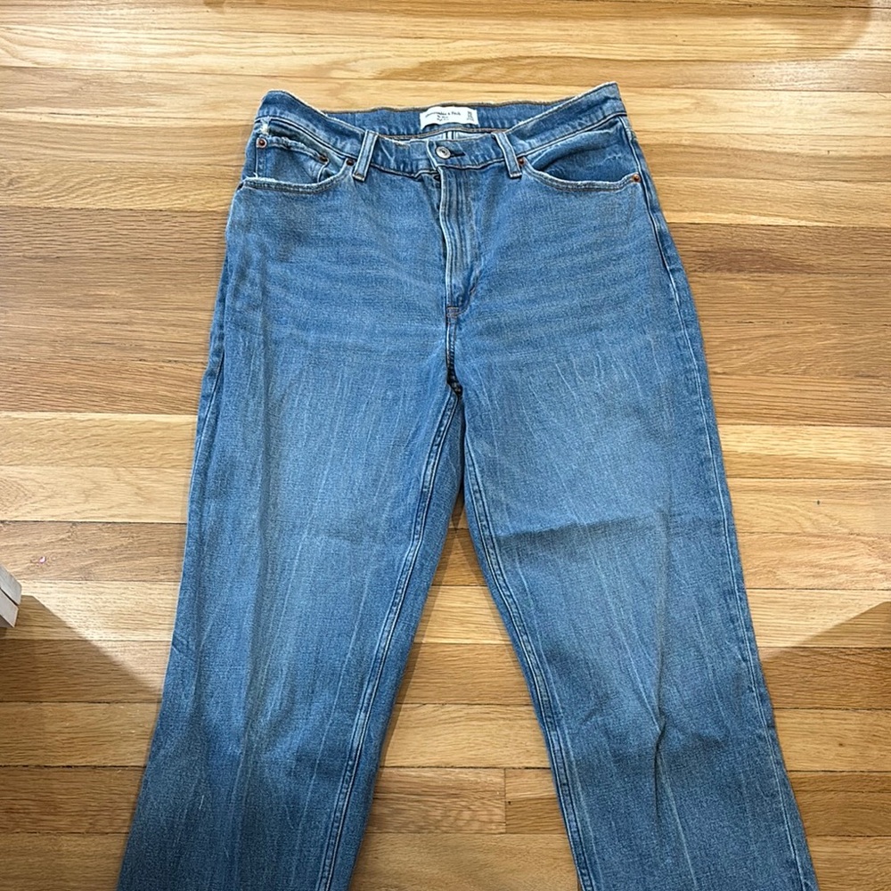 Abercrombie “The Mom” High Rise jeans 30L